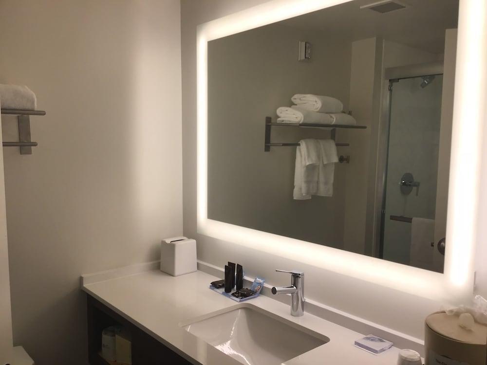 Holiday Inn Cleveland By Ihg Exterior foto