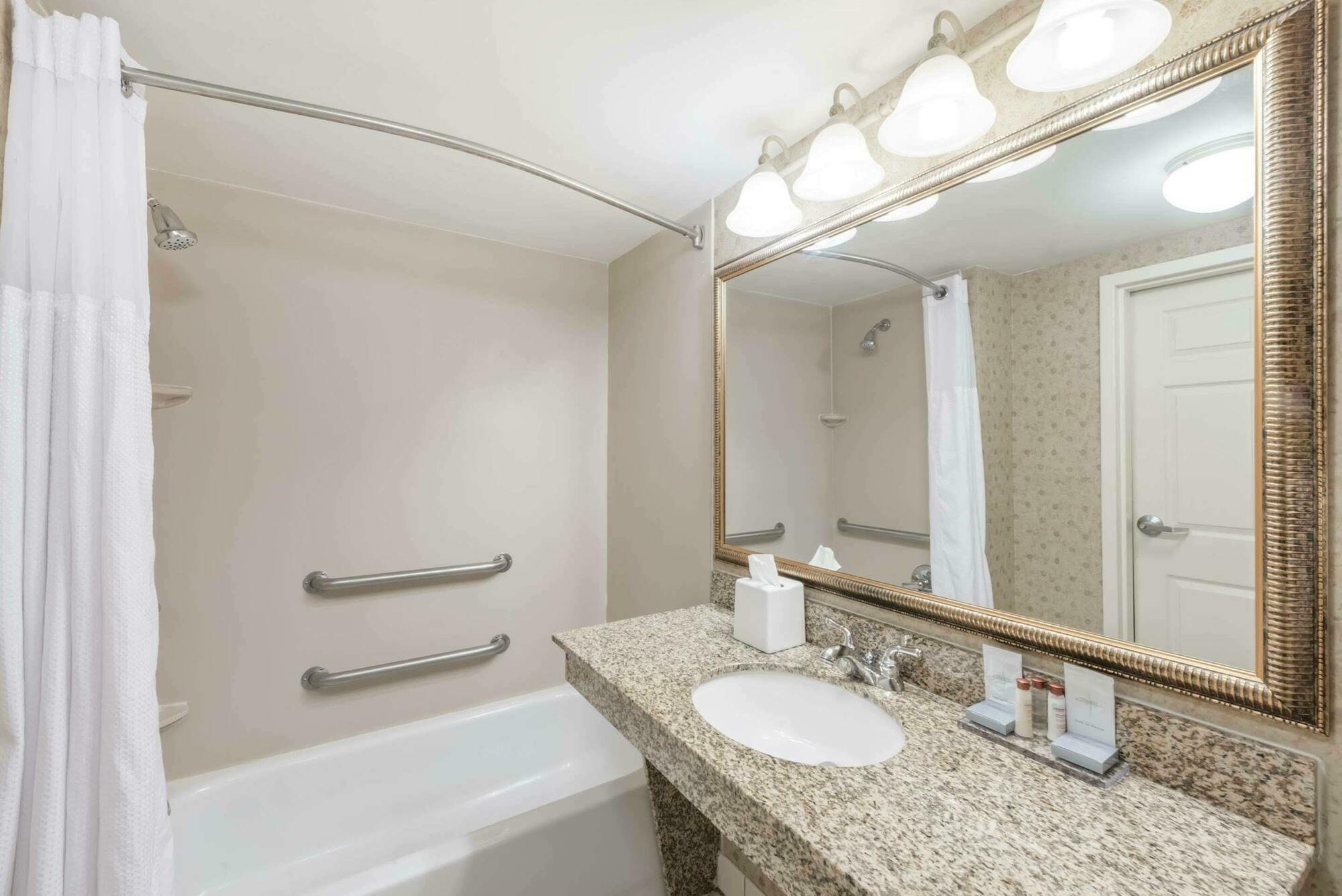 Holiday Inn Cleveland By Ihg Exterior foto